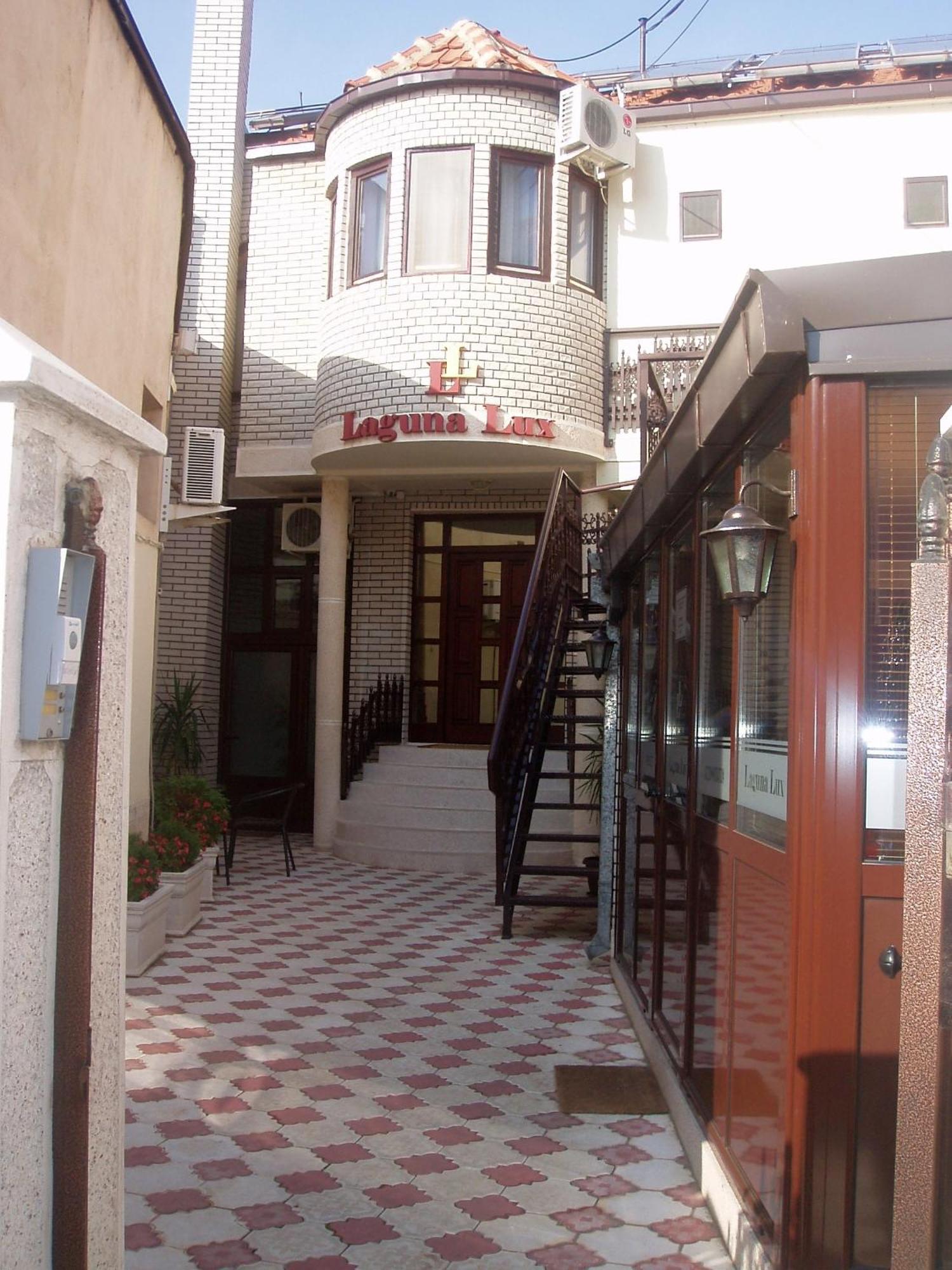 Garni Hotel Laguna Lux Ni Eksteriør billede